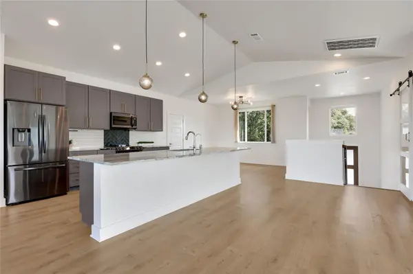 429 Summit Ridge DR N, Lago Vista, TX 78645