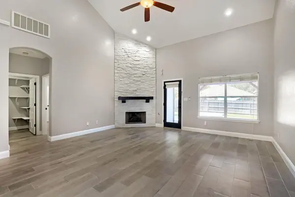18652 E Dry Pond DR, Pflugerville, TX 78660
