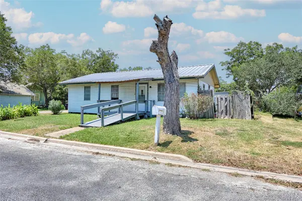 505 Kellett Ave, Schulenburg, TX 78956