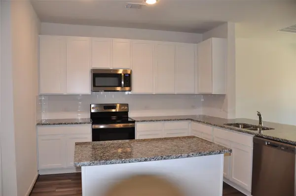 504 Lt Rusty DR, Jarrell, TX 76537