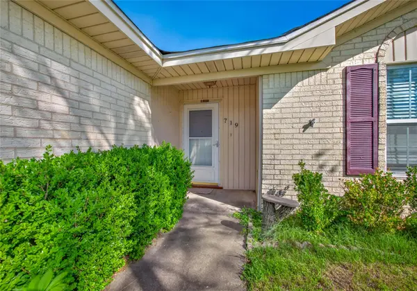 719 W Karnes DR, Robinson, TX 76706