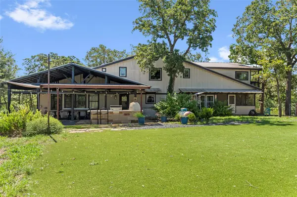 180 Ironstone RD, Smithville, TX 78957