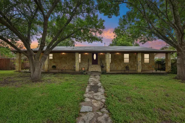 205 N Avenue E, Elgin, TX 78621