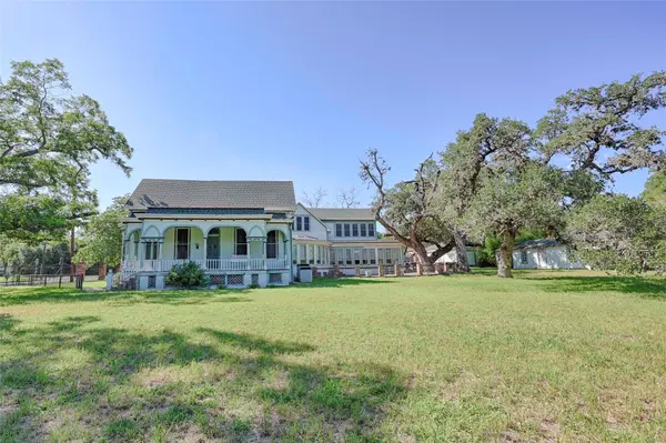 350 N Madison ST, La Grange, TX 78945