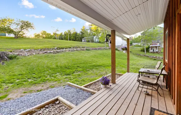 87 Old Farm LN, White Haven, PA 18661