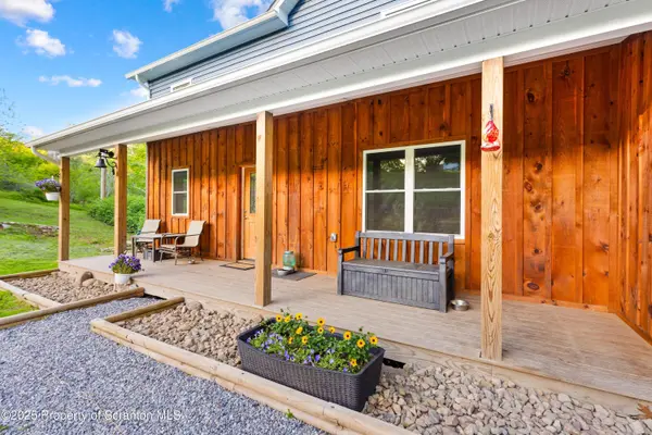 87 Old Farm LN, White Haven, PA 18661