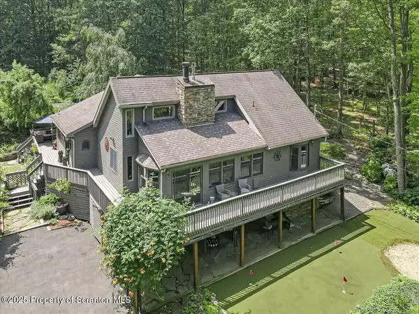 141 Cove Point CIR,  Lakeville,  PA 18438