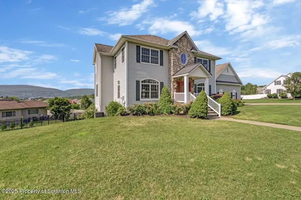 302 School Side DR, Throop, PA 18512