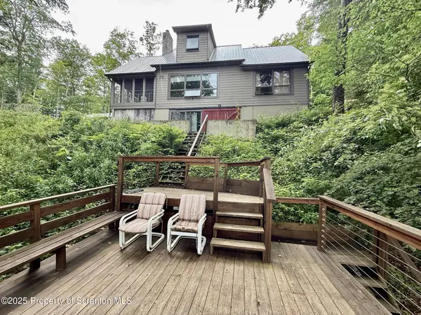 498 Penn York RD, Starlight, PA 18461