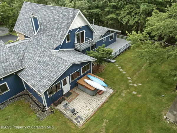 3 Wagon RD, Jefferson Twp, PA 18436
