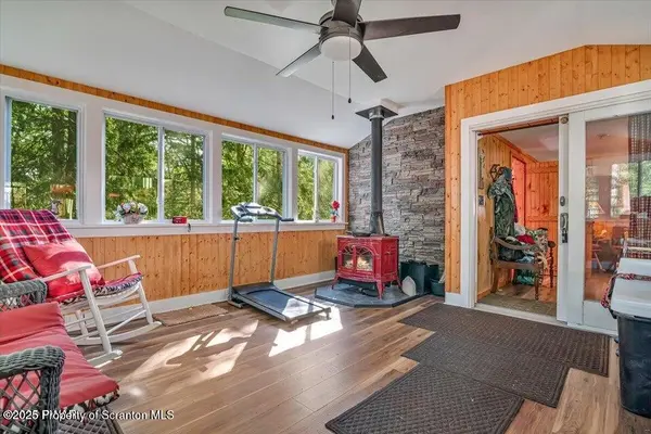 107 Stoney Hill RD, Dingmans Ferry, PA 18328
