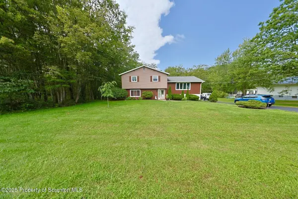 17 Frontier RD, Bear Creek, PA 18702