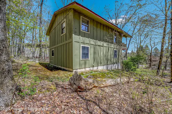 106 Lookout DR, Lords Valley, PA 18428