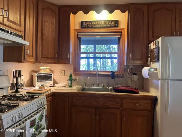 1172 Lexington AVE, Pocono Summit, PA 18346