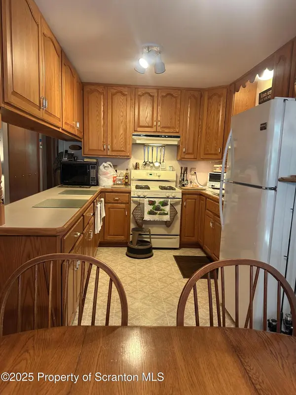 1172 Lexington AVE, Pocono Summit, PA 18346