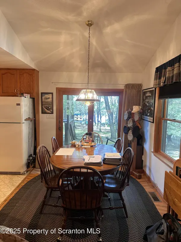 1172 Lexington AVE, Pocono Summit, PA 18346