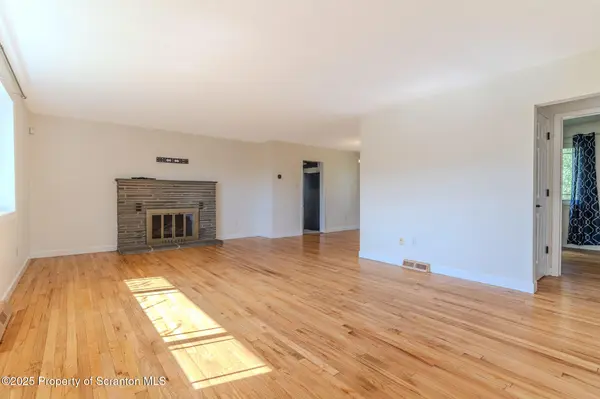 101 Bonnie DR, North Abington Twp, PA 18414