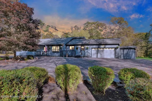 10 Holly LN, Thornhurst, PA 18424