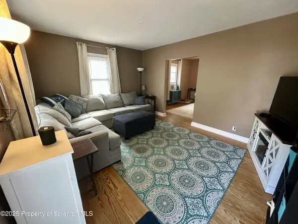 809 W Lackawanna AVE, Dickson City, PA 18519