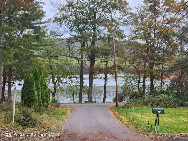 18 Circle AVE, Wapwallopen, PA 18660