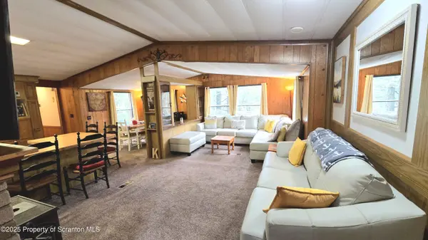 177 Southerton LN, Greentown, PA 18426