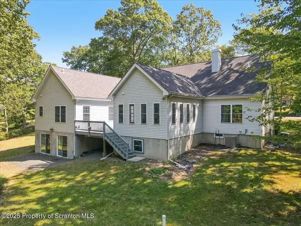 143 Marquise DR, Tafton, PA 18464