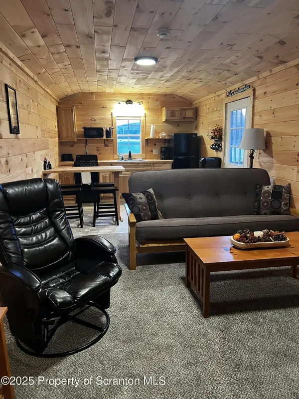 706 Pine Mill RD, Equinunk, PA 18417