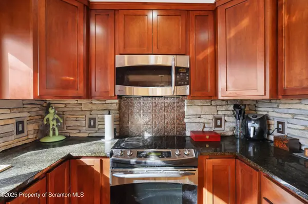 67 Lakeview Timbers DR, Gouldsboro, PA 18424