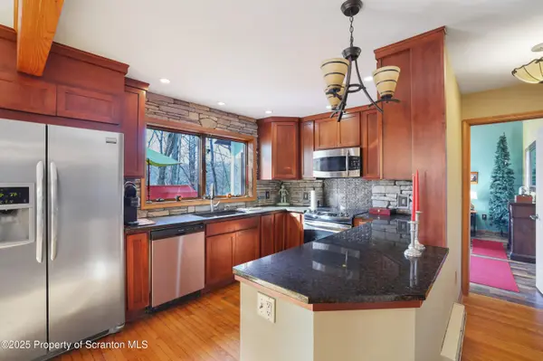 67 Lakeview Timbers DR, Gouldsboro, PA 18424