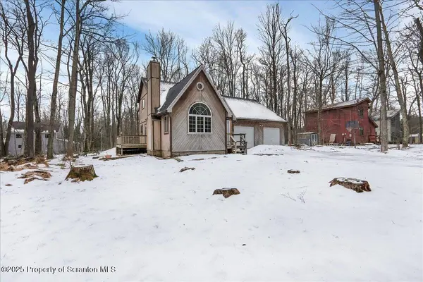 1103 Apache TRL, Gouldsboro, PA 18424