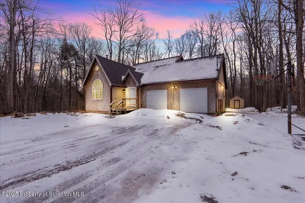 1103 Apache TRL,  Gouldsboro,  PA 18424