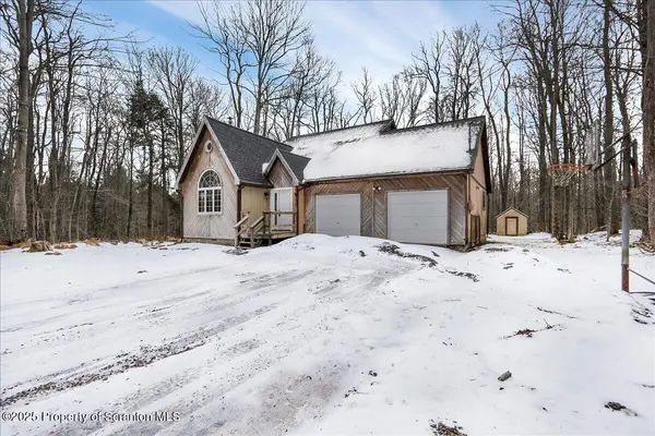 1103 Apache TRL, Gouldsboro, PA 18424
