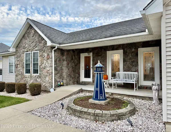 406 School Side DR, Throop, PA 18512