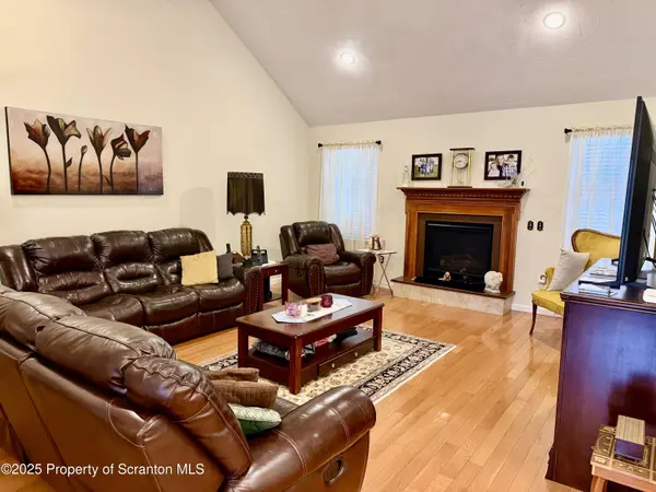 406 School Side DR, Throop, PA 18512