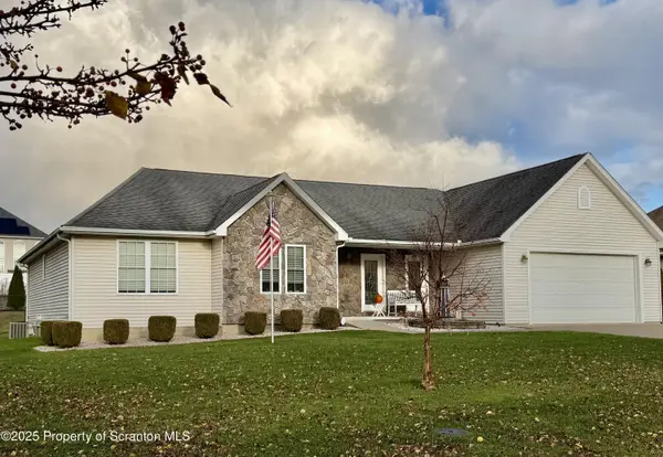 406 School Side DR,  Throop,  PA 18512
