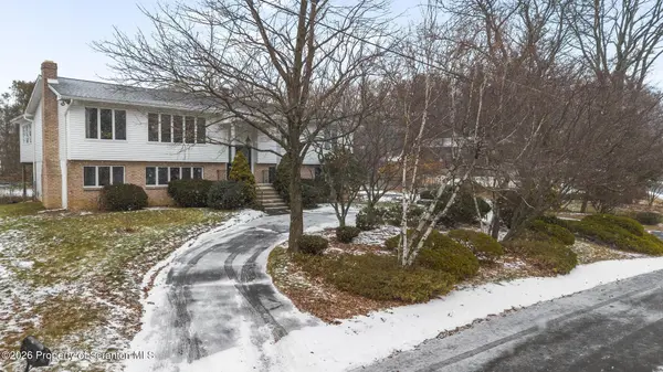 101 Parkview DR, Clarks Summit, PA 18411