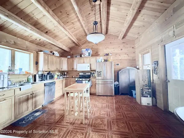 38 Cedar RDG, Hawley, PA 18428