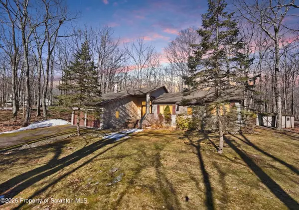 1197 Dewberry DR, Hawley, PA 18428