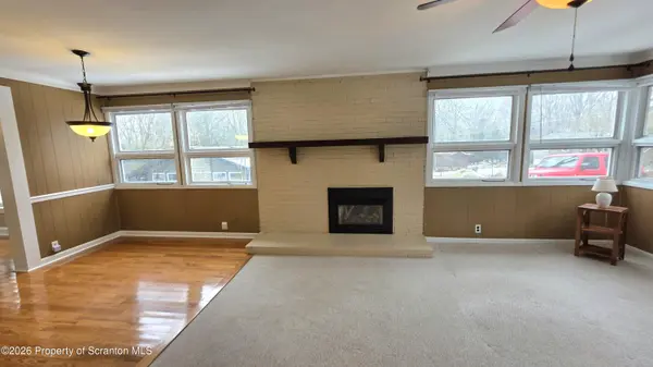 7113 Spruce LN, Cresco, PA 18326