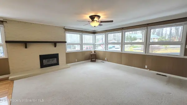 7113 Spruce LN, Cresco, PA 18326
