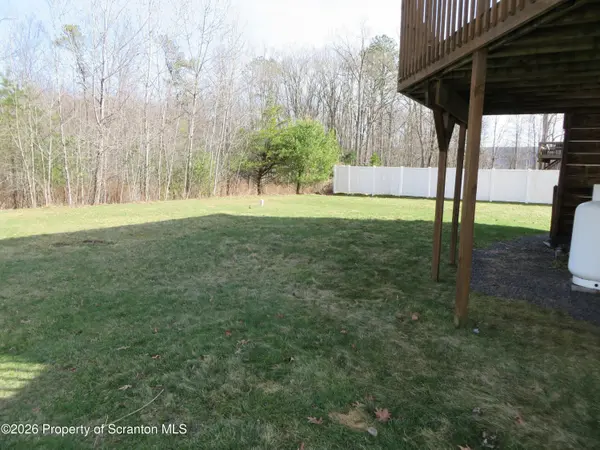 230 Juniper LN, Drums, PA 18222