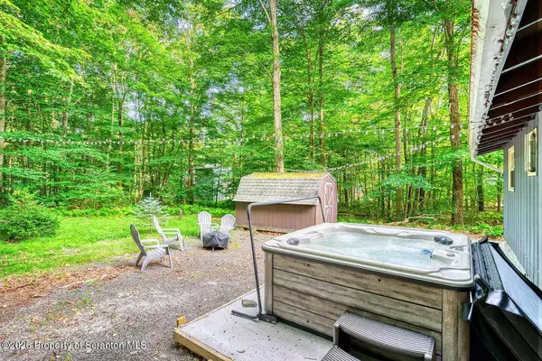 5110 Tenicum DR, Pocono Lake, PA 18347