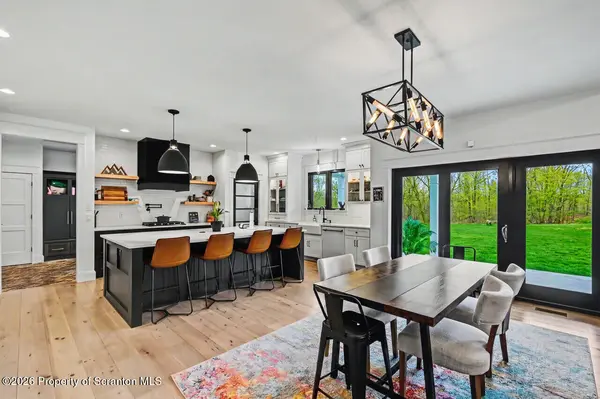 427 Summit Woods RD, Roaring Brook Twp, PA 18444