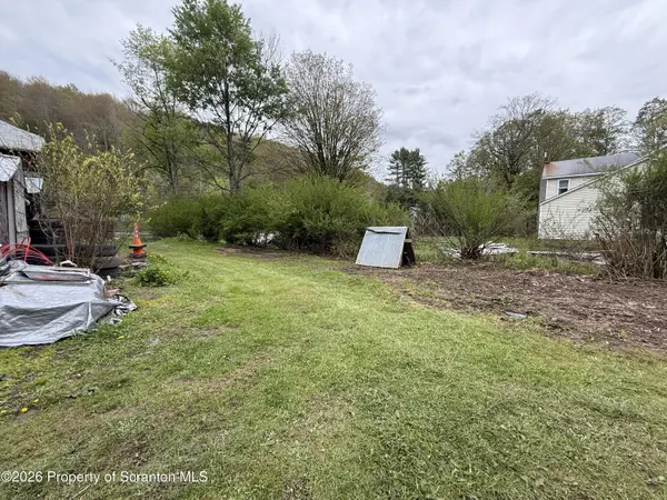 572 Winterdale RD, Starlight, PA 18461
