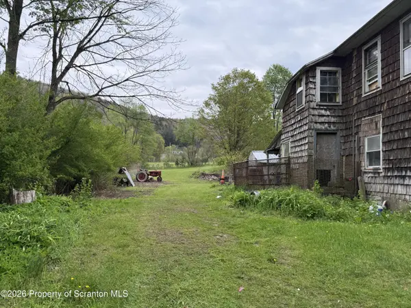 572 Winterdale RD, Starlight, PA 18461