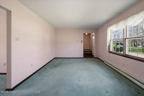 30 Yorktown RD, Mountaintop, PA 18707
