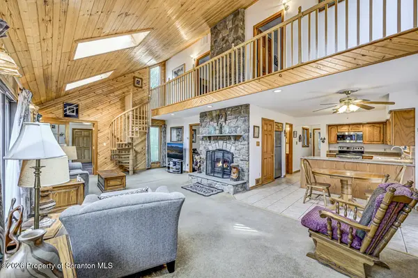 33 Solitude DR, Madison Twp, PA 18444