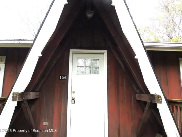 154 Squaw TRL, Pocono Lake, PA 18347