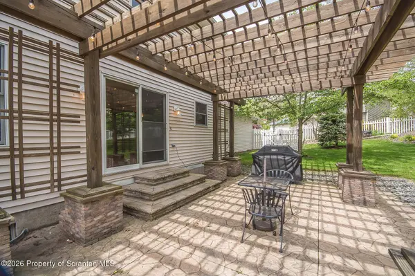 410 Deer Run DR, Archbald, PA 18403