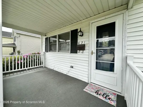 621 Delaware ST, Mayfield, PA 18433